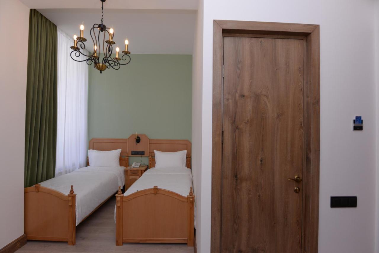 Old Avenue Hotel غيومري المظهر الخارجي الصورة