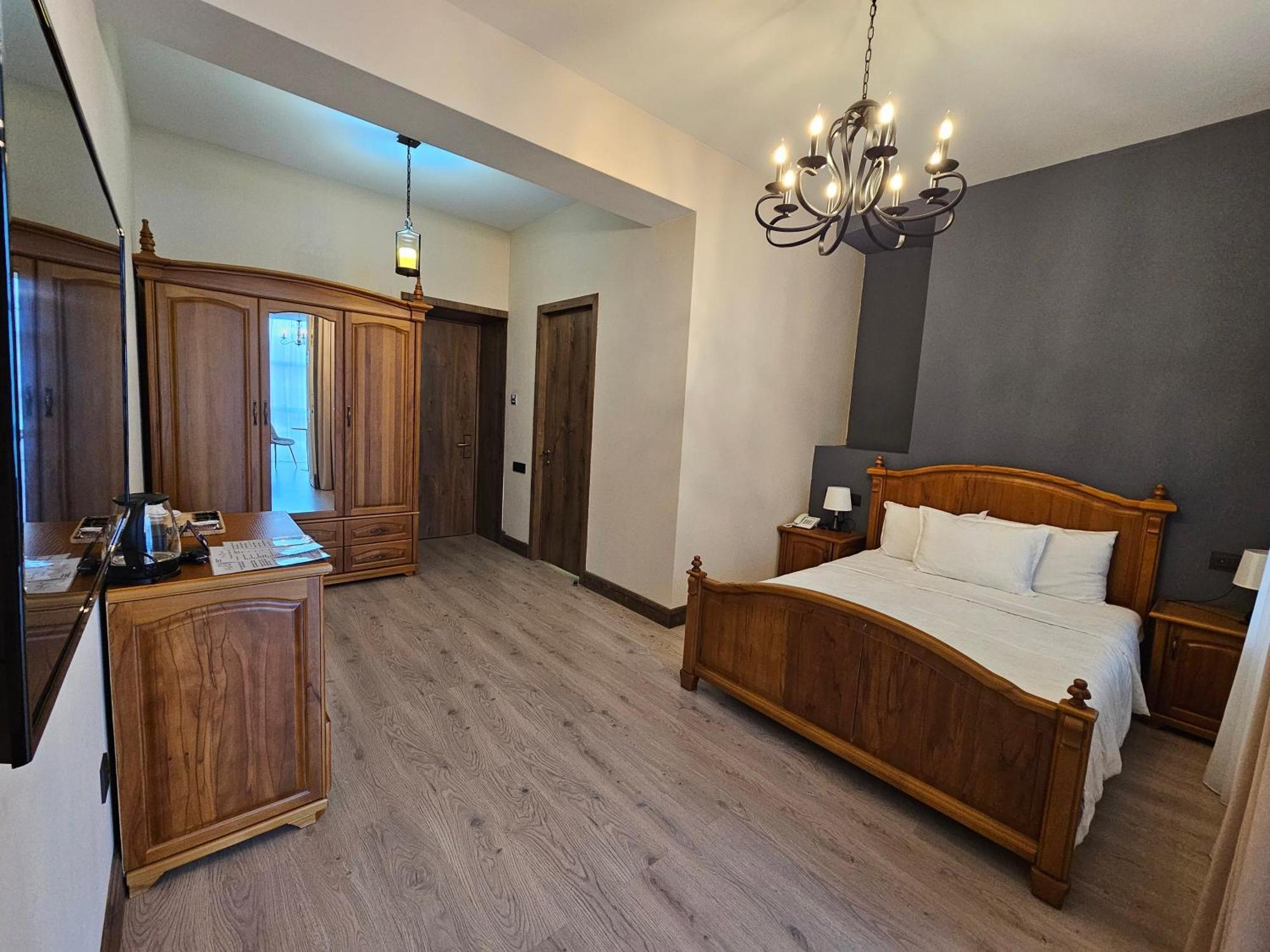 Old Avenue Hotel غيومري المظهر الخارجي الصورة
