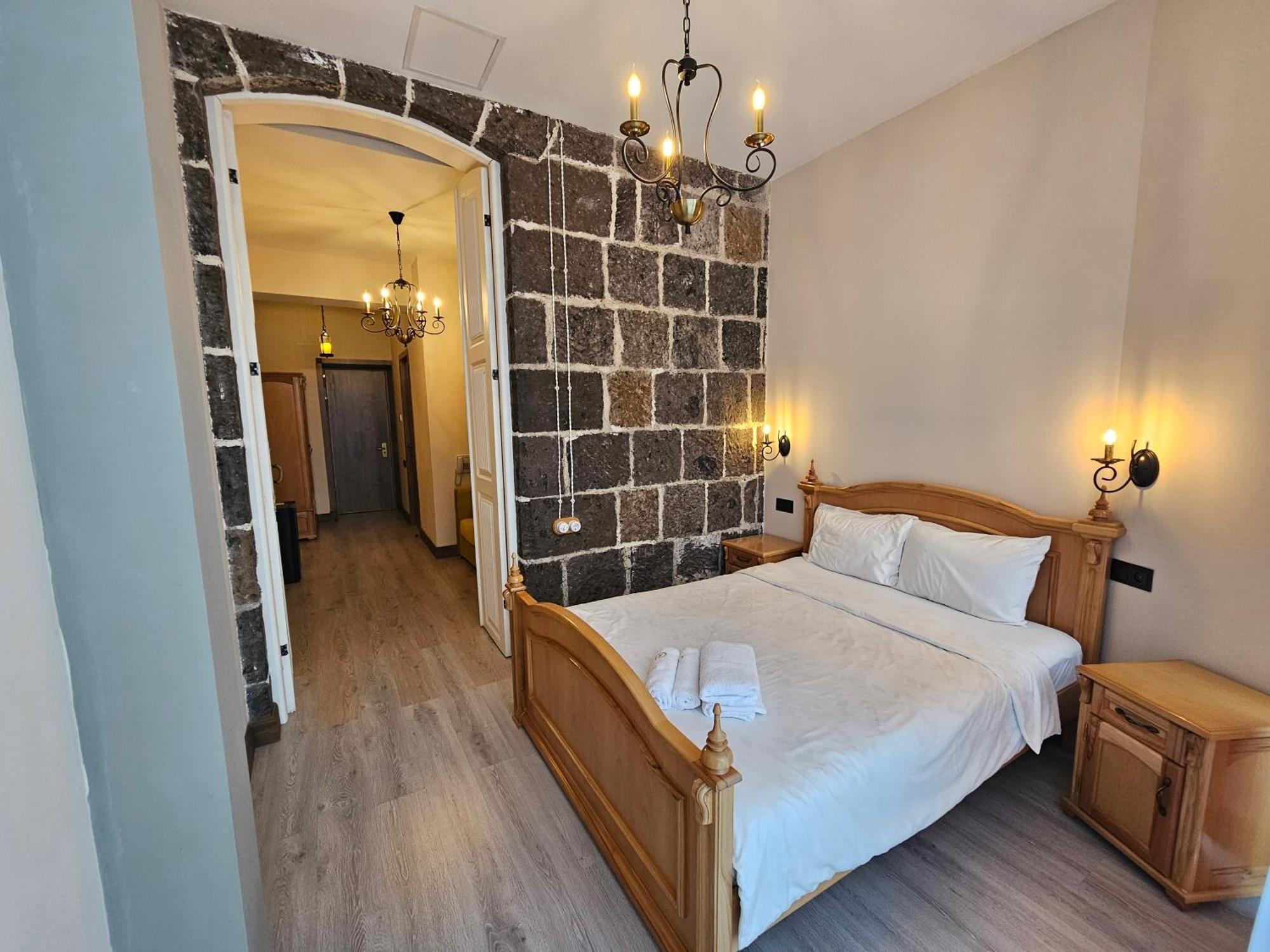 Old Avenue Hotel غيومري المظهر الخارجي الصورة