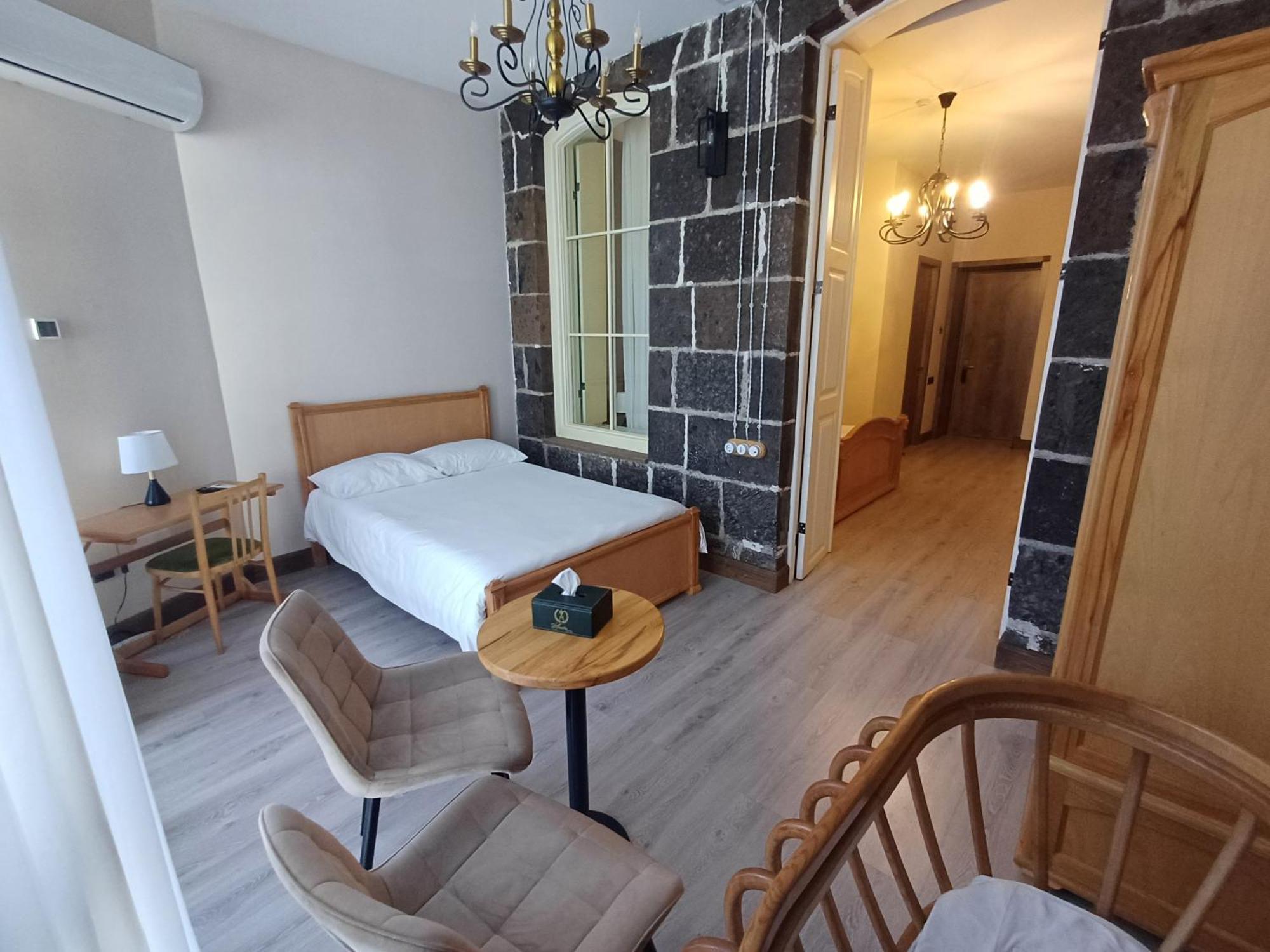 Old Avenue Hotel غيومري المظهر الخارجي الصورة