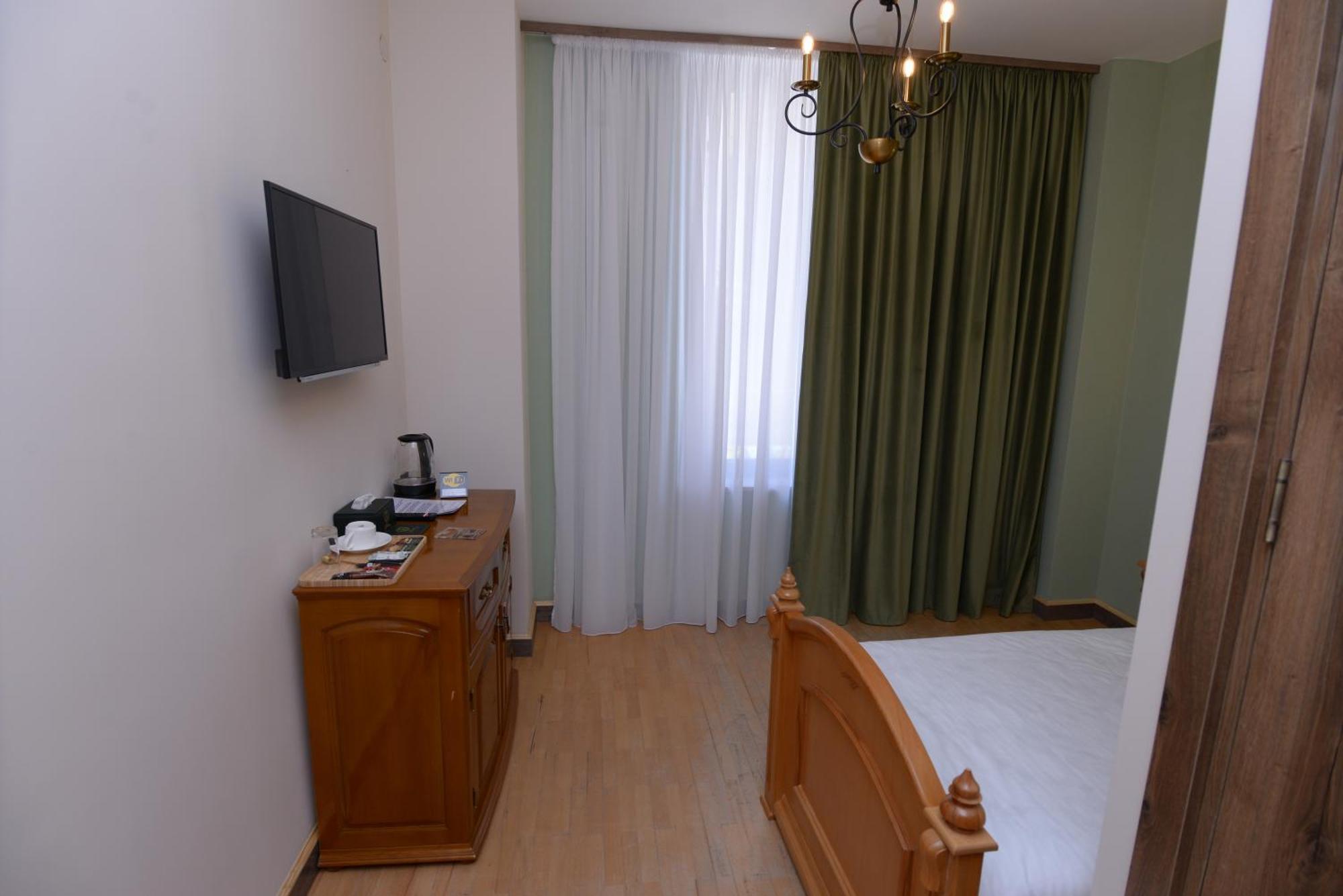 Old Avenue Hotel غيومري المظهر الخارجي الصورة